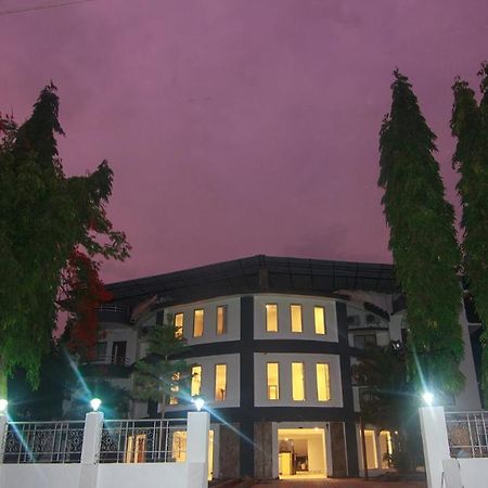 Strand Resort Лонавла Екстер'єр фото