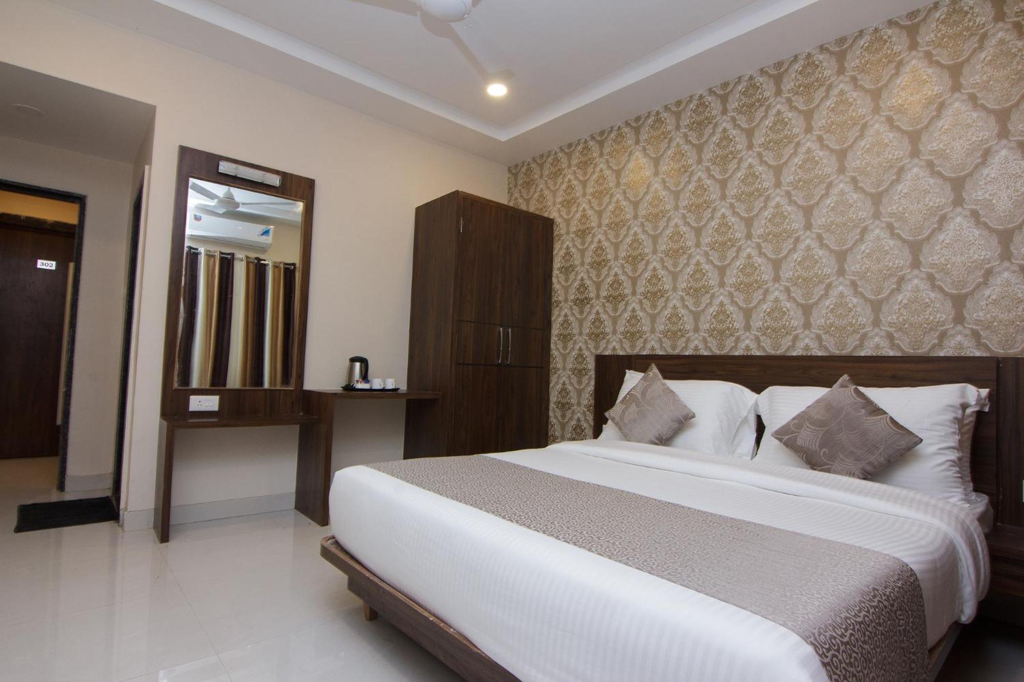 Strand Resort Лонавла Екстер'єр фото