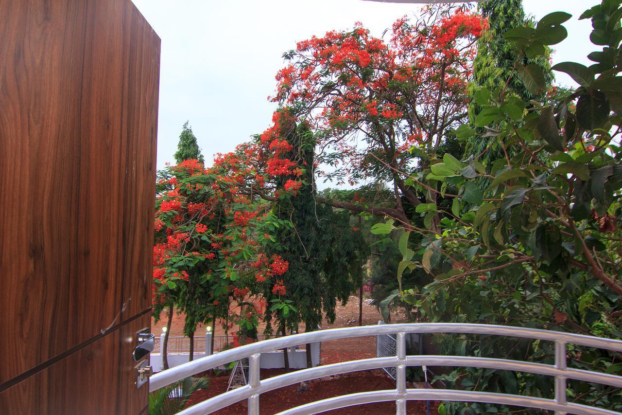 Strand Resort Лонавла Екстер'єр фото