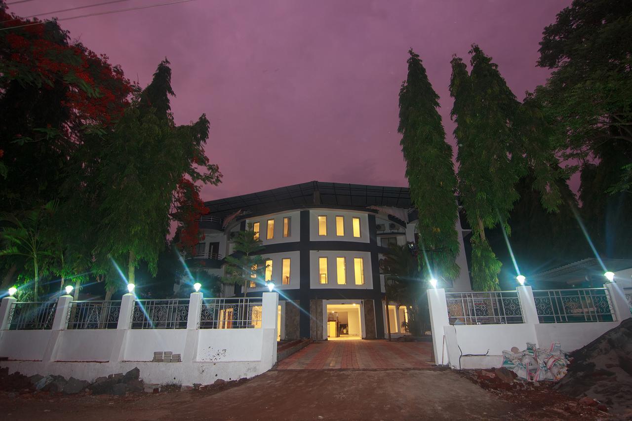 Strand Resort Лонавла Екстер'єр фото